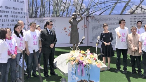 國民黨在被查封的台南市黨部旁設置全台首座慰安婦銅像，引發日本駐台代表沼田幹夫高度關切