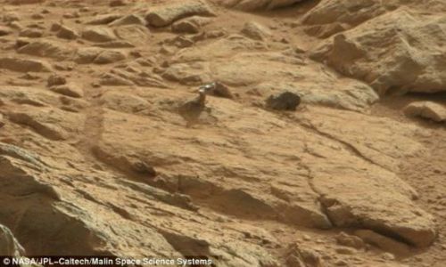 好奇號在火星發現似機器人手指金屬