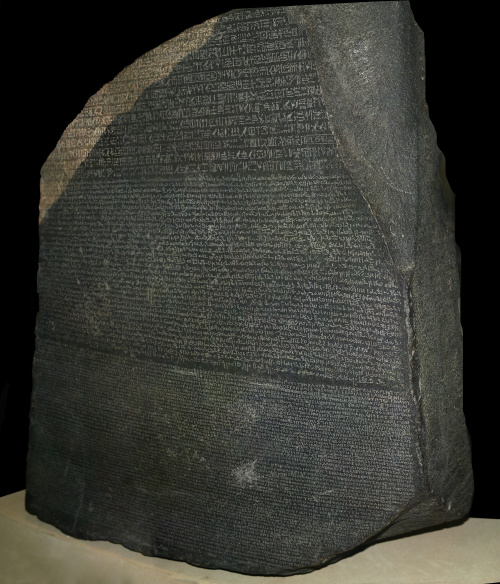“通往古埃及文明的钥匙”——罗塞塔石碑的发现，也要归功于拿破仑。