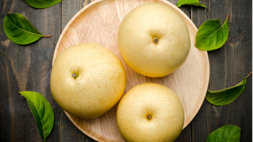梨味甘性涼、微酸，具有清熱生津、潤肺化痰的功效，是防治秋燥的佳果。