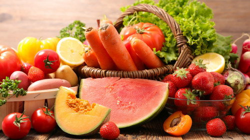 尿酸高及痛風患者，平時可多食蔬菜、水果，避免含嘌呤多的食物。