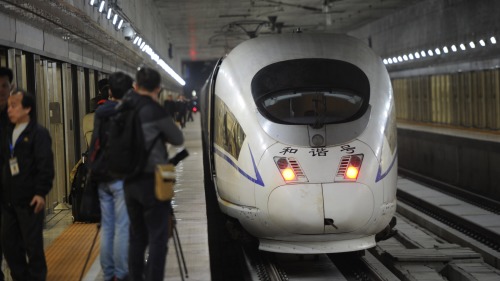 中国建成了世界最大的高铁网络，但实际盈利的高铁却少之又少。