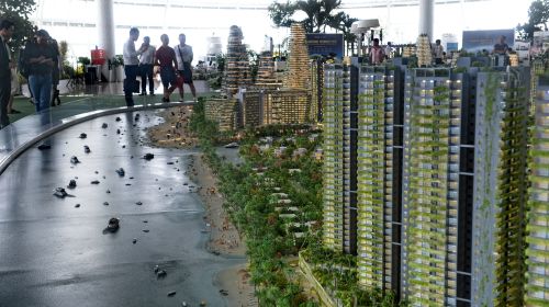 2016年4月19日，位於柔佛海峽馬來西亞一側人造島嶼之一的「森林城市」項目的模型。