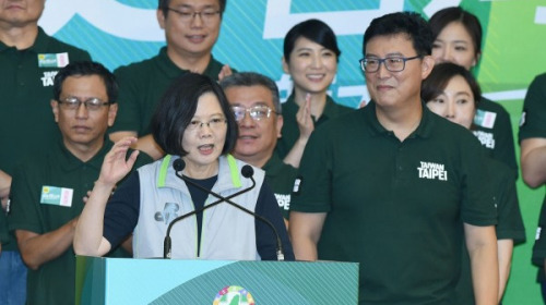 總統兼民進黨主席蔡英文為台北市長參選人姚文智、台北市議員參選人授旗造勢。