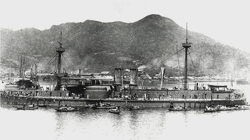 鎮遠號鐵甲艦是清朝北洋水師主力艦，也是亞洲少見的鐵甲巨艦。