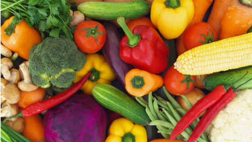  豆類、蔬菜、水果是植物蛋白最佳的來源。