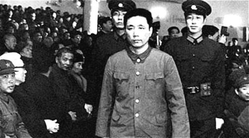 曾经是中共头号政治明星的王洪文，可以说死于酷刑，下场凄惨。