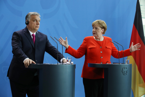 2018年7月5日，德國總理默克爾和匈牙利總理維克多．歐爾班在柏林會面後向媒體講話。