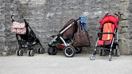 便利的婴儿车，在使用上也有许多要注意的地方。