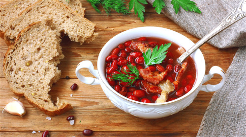 紅小豆有很好的除濕效果，日常生活中可以適當的食用。