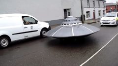 有没有看错警车大街上紧追幽浮(视频)