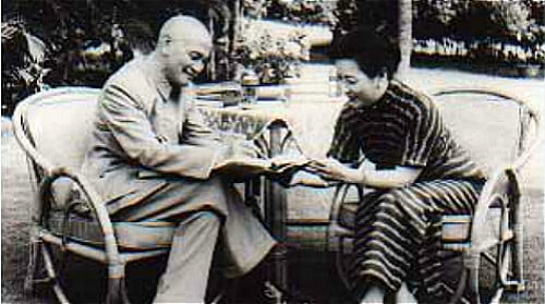 宋美龄一生的事迹，实际上是和蒋中正以及整个国家民族的命运联系在一起的。