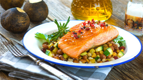 鱼肉富含可抗击炎症的欧米伽3脂肪酸，有助于保护肾脏。