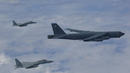 一個追蹤飛機動向的推特帳號披露，美軍B-52H轟炸機再傳進入台灣台北飛航區。圖文無關。