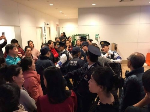 消费台湾人中国使馆车根本没进关西机场！