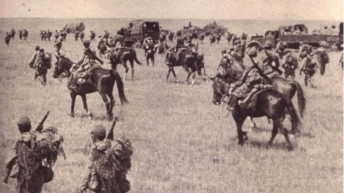 诺门罕战役中行进的日军。