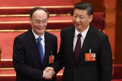 2018年3月，获选中共国家副主席，王岐山激动与习握手