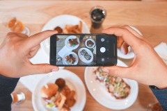 吃前先给美食拍照餐馆：未经允许禁止拍照(图)