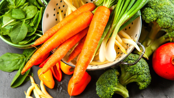 胡蘿蔔對人體有多方面的保健功能，被譽為「小人參」。