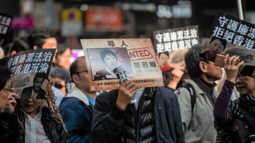 今年新年大游行被香港警方腰斩后，多区发生警民冲突，4名男子被指于山东街与通菜街交界袭击一名便衣男警，并否认袭警受审。资料照。