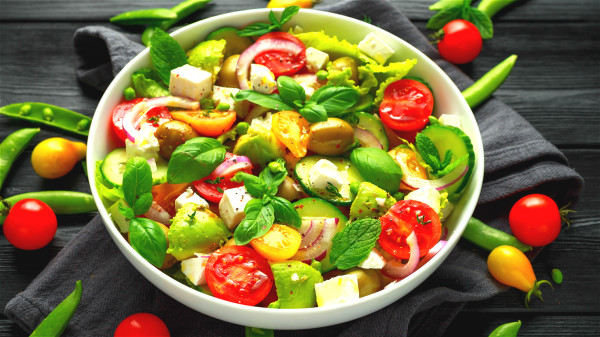 研究發現，增加蔬菜攝入可降低心腦血管病，及食道癌、結腸癌的發病風險。