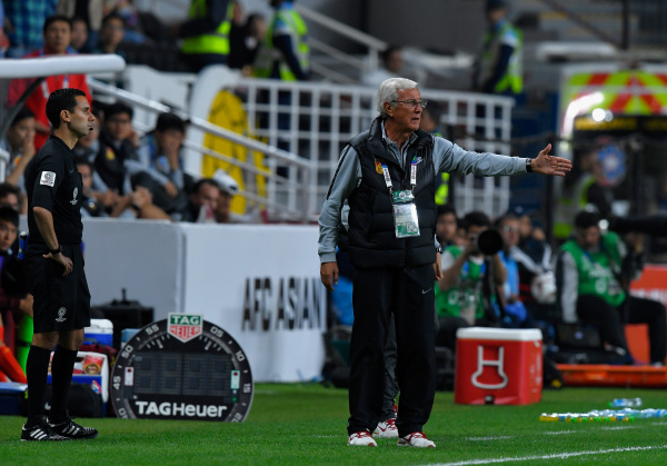 1月24日亚洲杯足球赛四分之一决赛，世界名帅里皮执教的中国队0:3惨败给伊朗队。随后外援入籍问题成为话题。