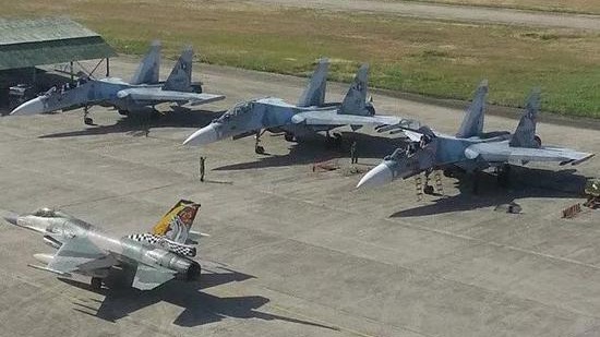 委內瑞拉總統鬧雙胞之後，總統馬杜羅宣布與美斷交。中媒指出，也許這是最後一個可以獲得F-16的機會。圖為委內瑞拉的F-16。
