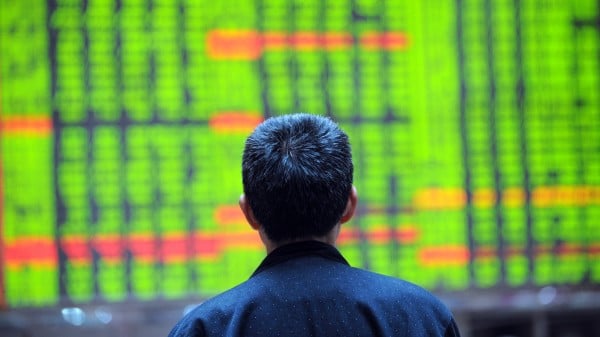 3月8日，中国股市在8周连涨之后大跌4.4%