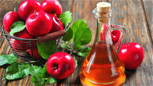 饭后饮用一茶匙苹果醋可改善痛风。