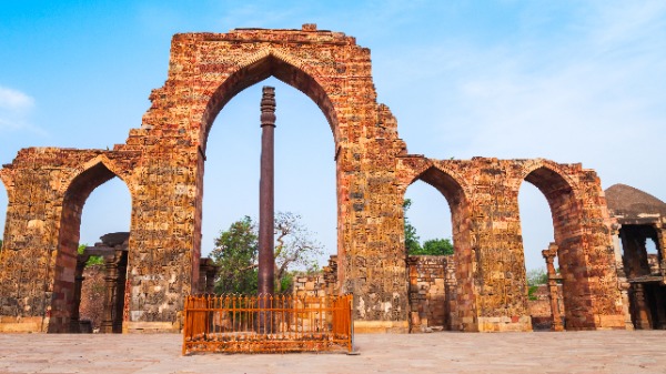 印度千年不锈的“德里铁柱”乃自然界的奇迹。（图片来源：Adobe Stock）