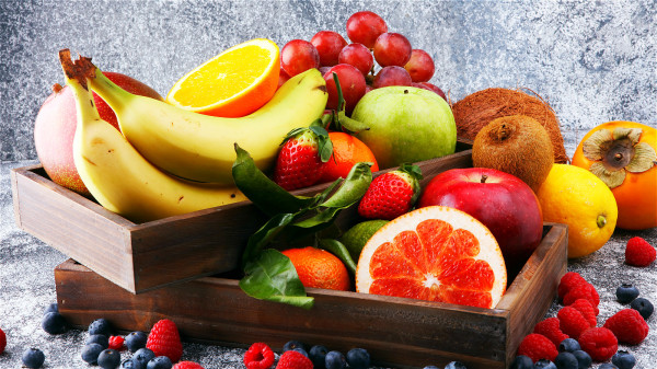 汗腺過大的人，平日飲食應清淡，多吃水果、蔬菜。