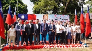 親台灣人士在屯門中山公園舉行雙十紅樓升旗典禮。（圖片來源：周秀文／看中國攝影）