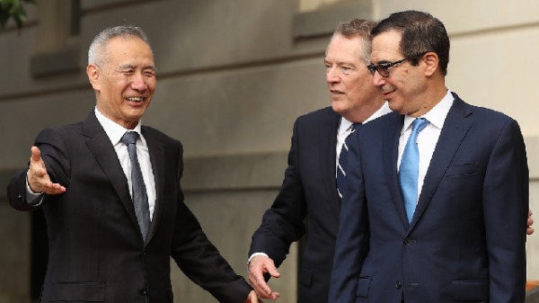 中国副总理刘鹤，与美国贸易代表莱特希泽和财长姆努钦。（图片来源：Chip Somodevilla/Getty Images）