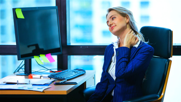 久坐是最不健康的生活方式，很多颈椎病、肩痛、腰背痛等都是因错误坐姿引起的。