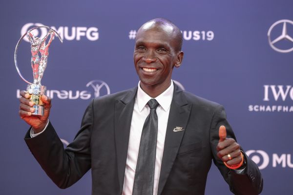 2019年2月18日，肯尼亚马拉松选手基普乔格获得2019年劳伦斯学院杰出奖。