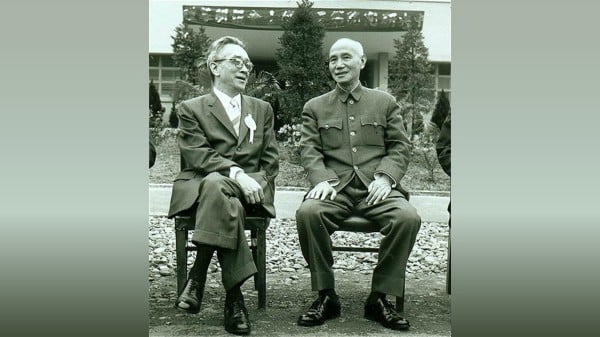 1958年臺北，胡適和蔣中正合照。