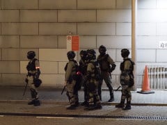 消防員不滿港警催淚彈射消防車雙方「激戰」(視頻)