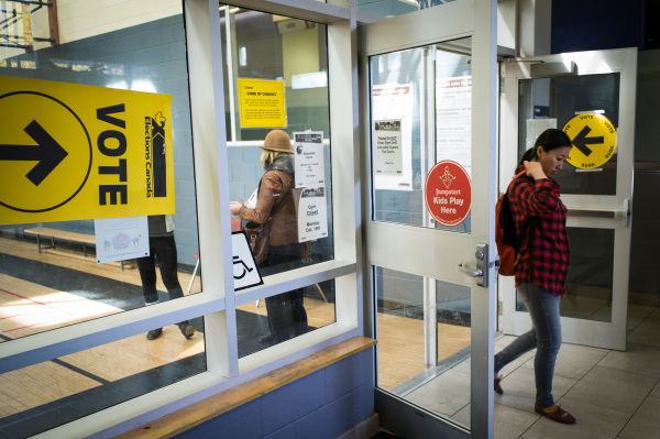加拿大华人注意收到选民卡就去投票可能是违法行为