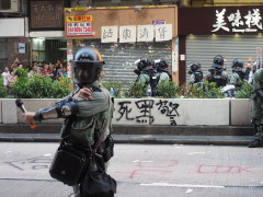 為北京賣力又獲賞港警交申請表子女可赴陸升學(圖)