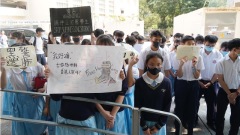 港警開槍前的一分鐘(圖)