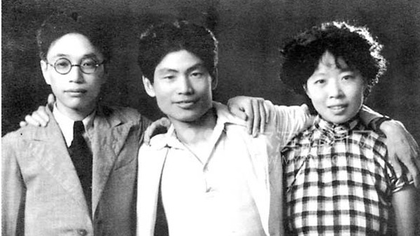 上個世紀三十年代的青年作家（右起）蕭紅、蕭軍、黃源。