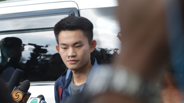 陈同佳于23日自香港监狱出狱重获自由，还曾说要来台“自首”，原来一切果真是港府的政治操作，更验证了凶嫌人性的质疑。