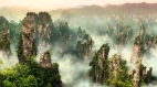 萬丈懸崖縱身一跳五條青龍直送峰頂(圖)