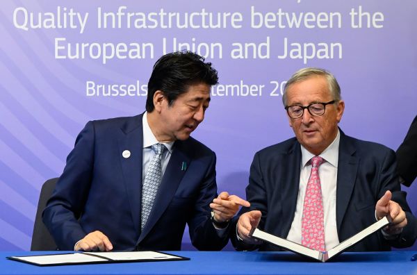 2019年9月27日，歐盟委員會主席容克和日本首相安倍晉三在布魯塞爾簽署了《歐洲和日本之間可持續連接和質量基礎設施合作夥伴關係協議》。