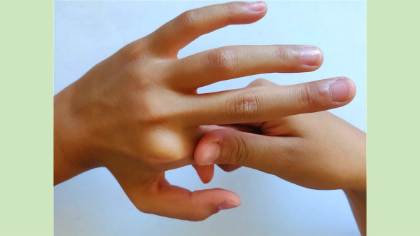 根据时辰拉响或拨响对应的手指或脚趾可以治疗疾病。