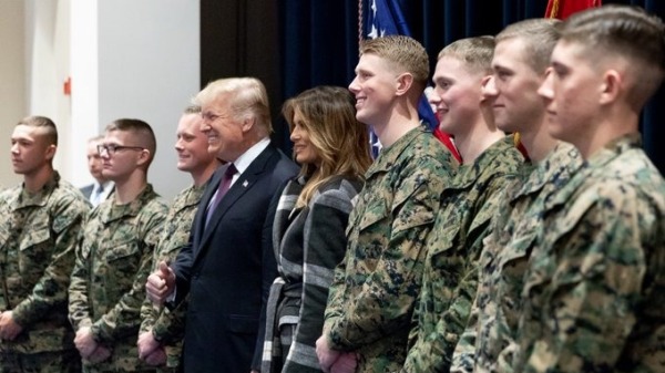 川普总统在美国海军陆战队成立244周年纪念日当天发表致词。（白宫/公有领域）