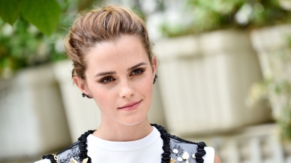英国女星艾玛华森（Emma Watson）热传将嫁美国男友李奥罗宾顿（Leo Robinton），传出两人可能已经订婚的消息。