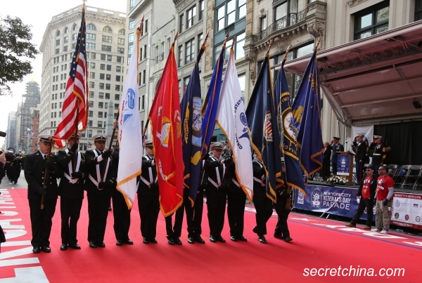 2019年11月11日，纽约市庆祝老兵节大游行在曼哈顿最繁华的第五大道盛大举行。