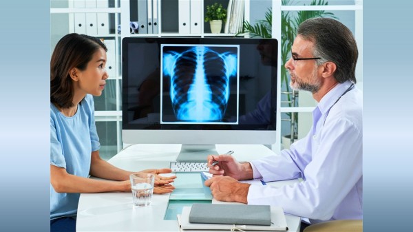 不明原因的慢性咳嗽須接受胸部X光檢查，並尋求醫師的協助，及早治療。