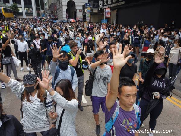 香港反送中示威至今，港府、港警的做法全世界有目共睹。然而大陆官媒却刊出评论，试图把问题全归咎在美国。